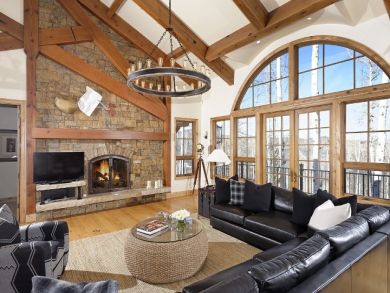 A luxury Ski Retreat with Five Bedrooms and a Great Interior
